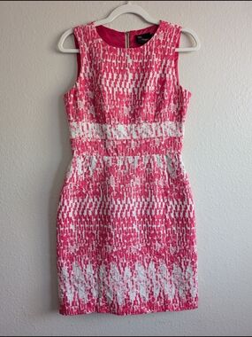 Structured Pink and Off-White Sleeveless Sheath Dress with Textured Fabric